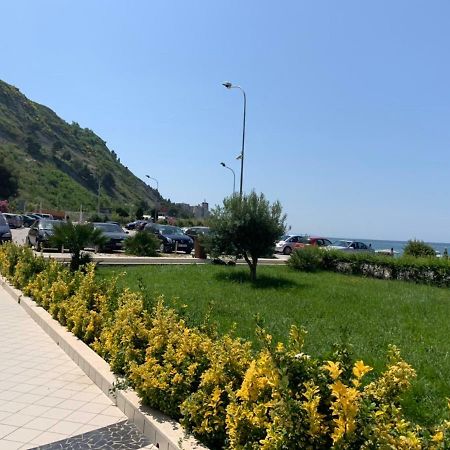 Hotel Ferrara Дуррес Экстерьер фото