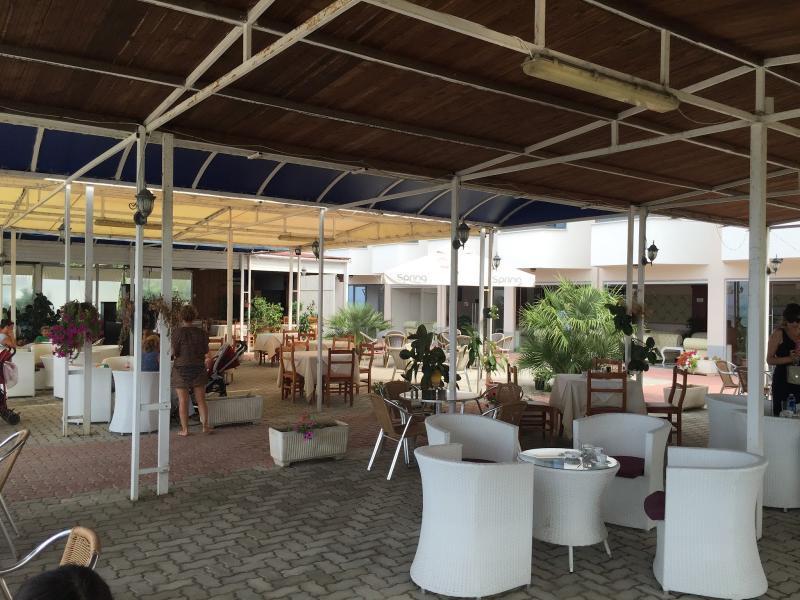 Hotel Ferrara Дуррес Экстерьер фото