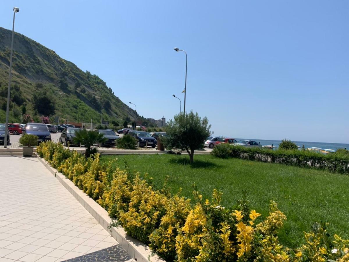 Hotel Ferrara Дуррес Экстерьер фото