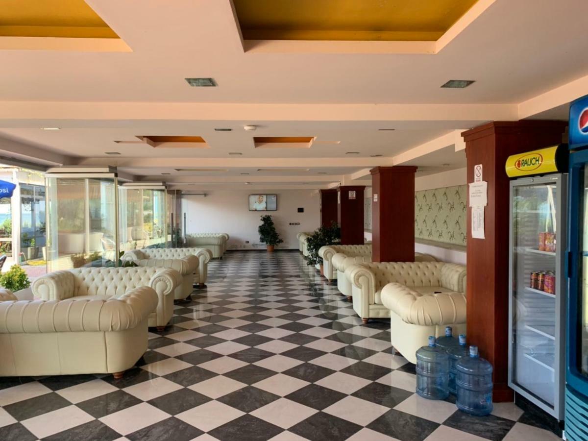Hotel Ferrara Дуррес Экстерьер фото